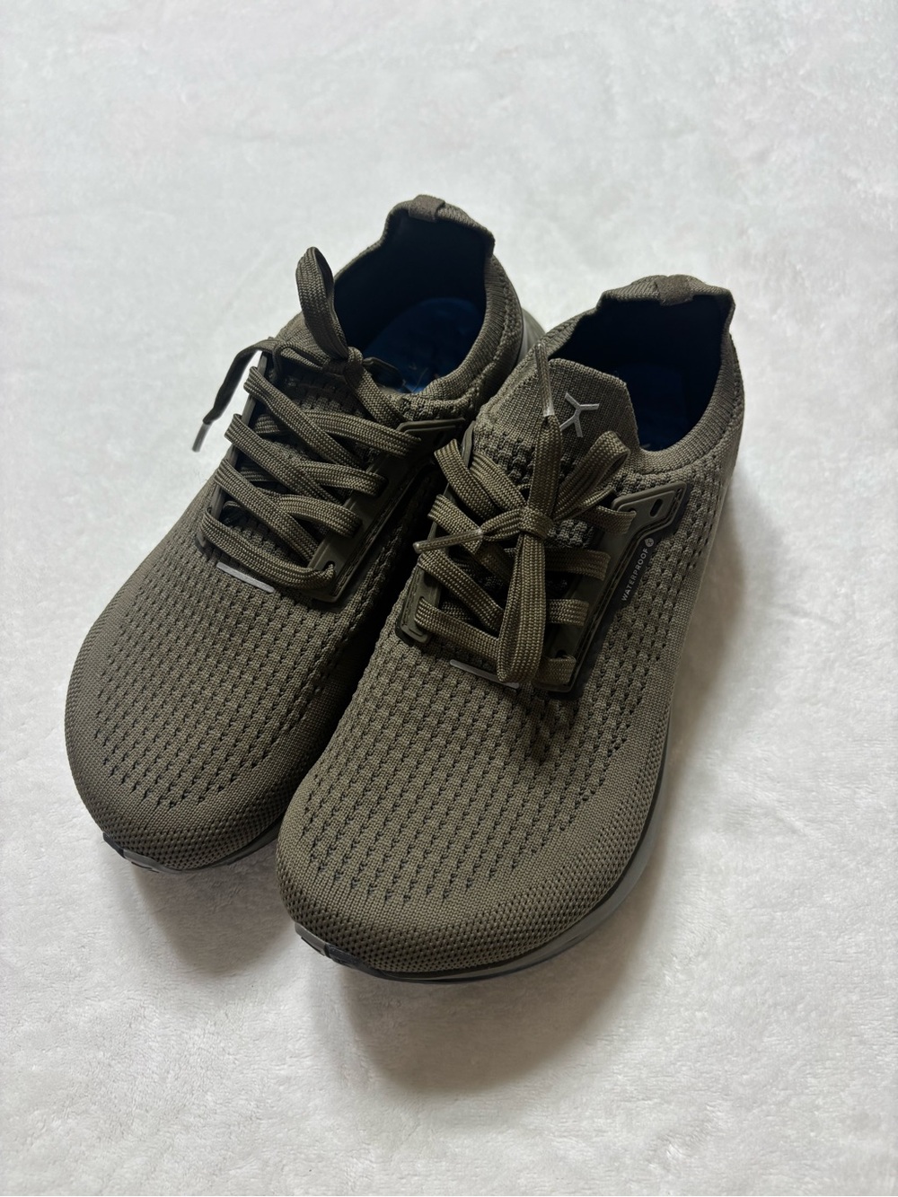 Men's 5 Women’s 6.5 Knit Lace-Up Sneakers in Olive Green